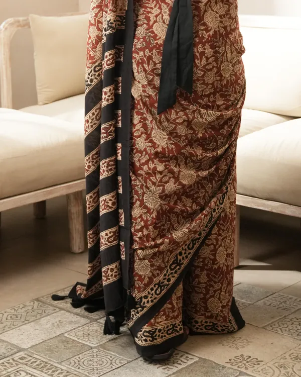 Red_Floral_Cotton_Floral_Jaal_Print_Mul_Saree_For_Women